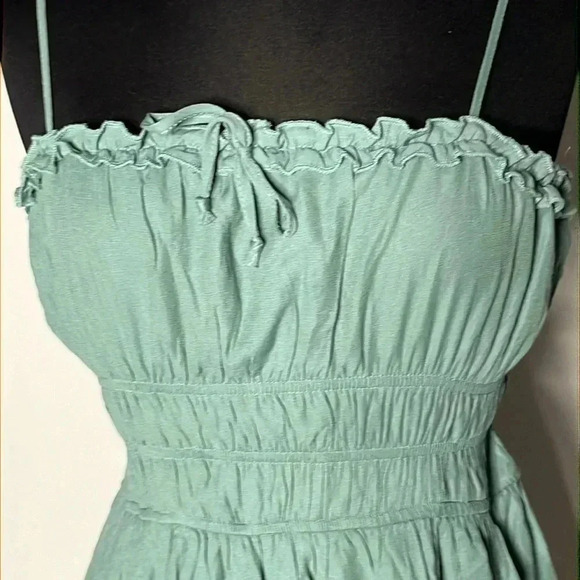 Trixxi by Francesca’s Sage Green Ruffled Sleeveless Mini Dress Size XL - Picture 4 of 8